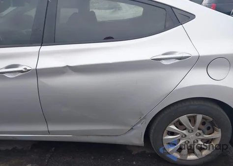 2013 Hyundai Elantra Gls/Limited z USA, uszkodzony, nr VIN KMHDH4AE2DU475834